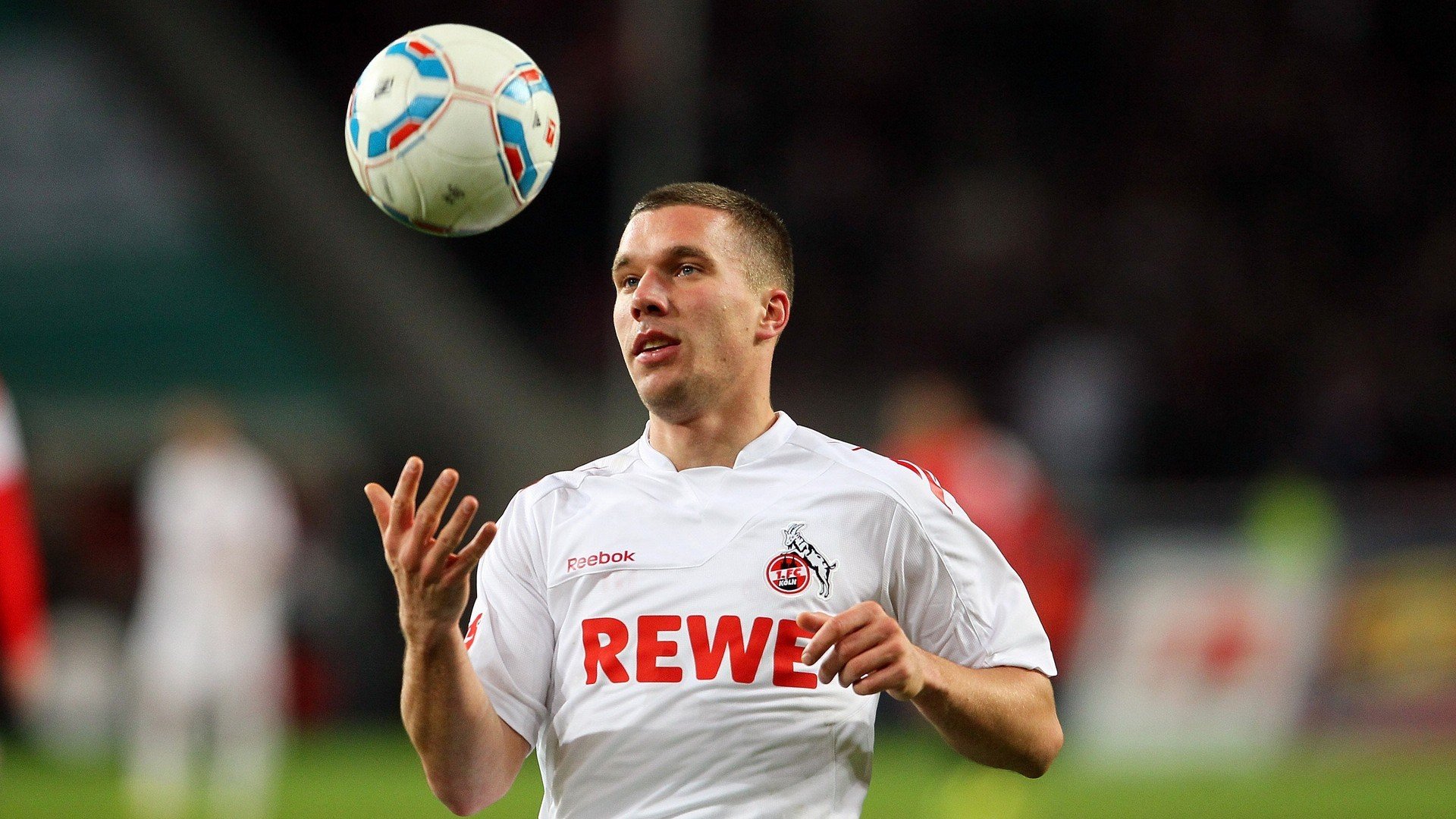 巴黎圣日耳曼轻松连胜，夺冠奖杯来者居上，巴黎圣日耳曼夺冠庆典