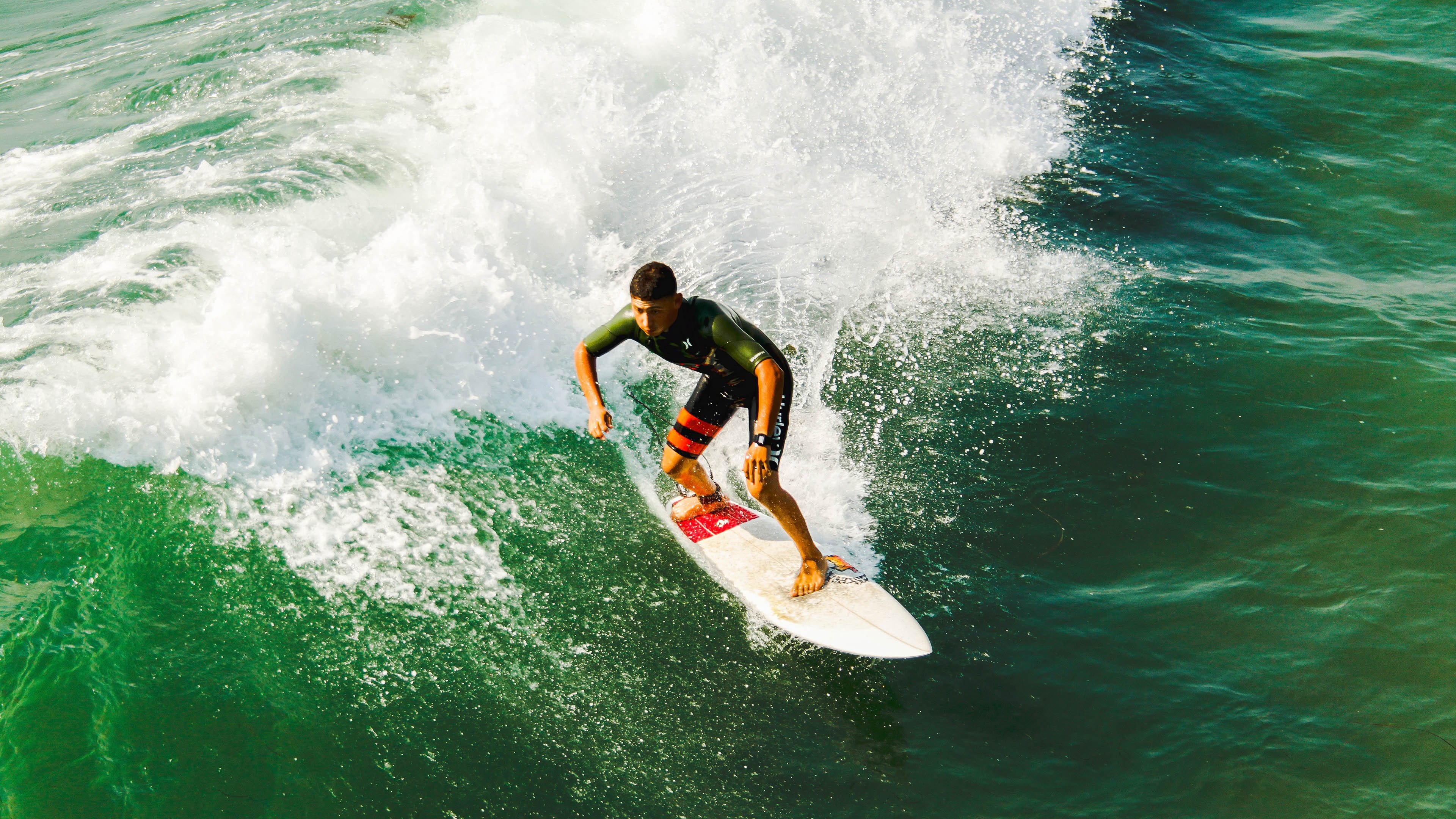 电竞战队的粉丝互动:线上交流与线下活动,电竞战队在哪里训练