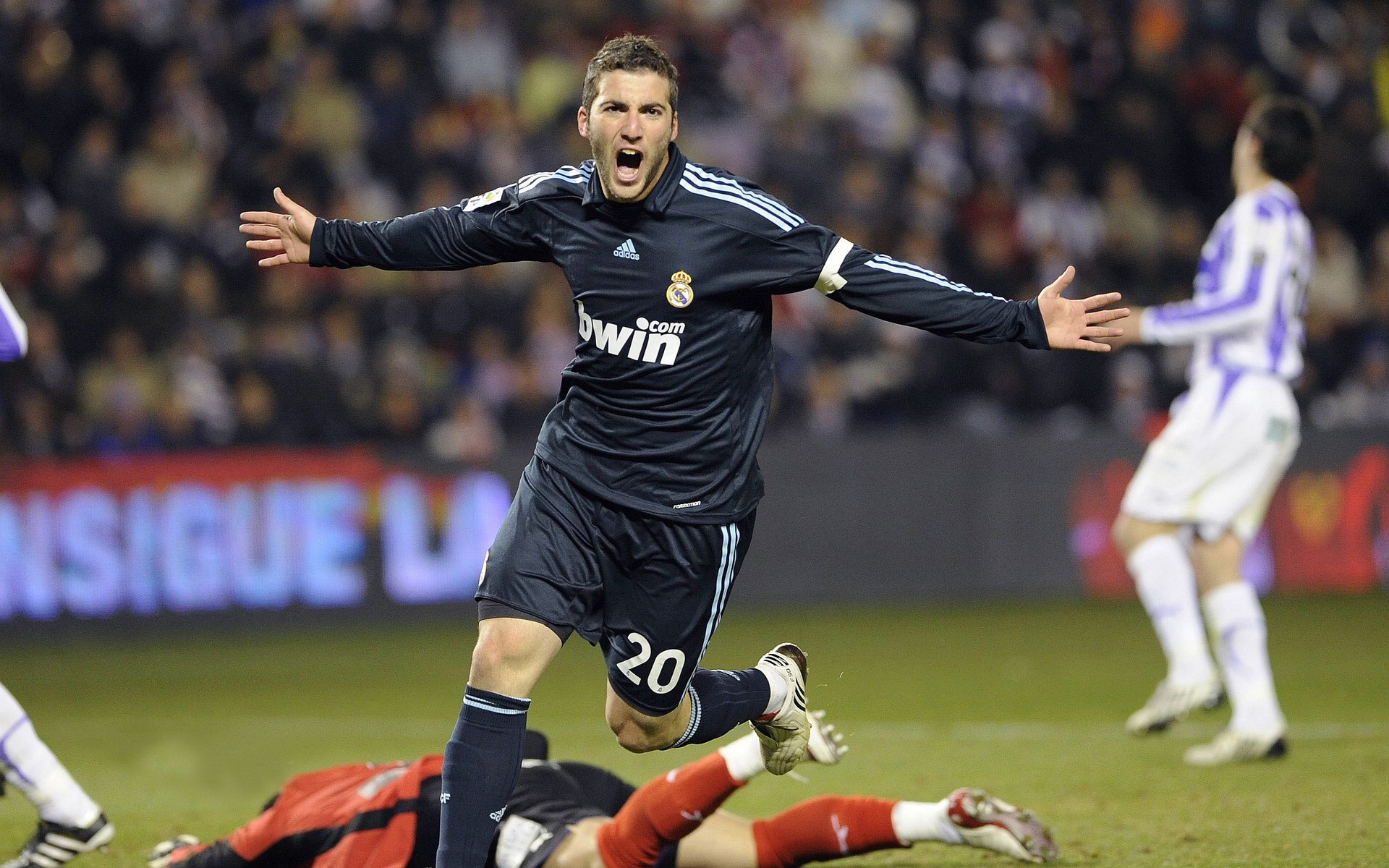 电竞直播平台内容生态建设及优质内容激励机制,电竞比赛直播产业